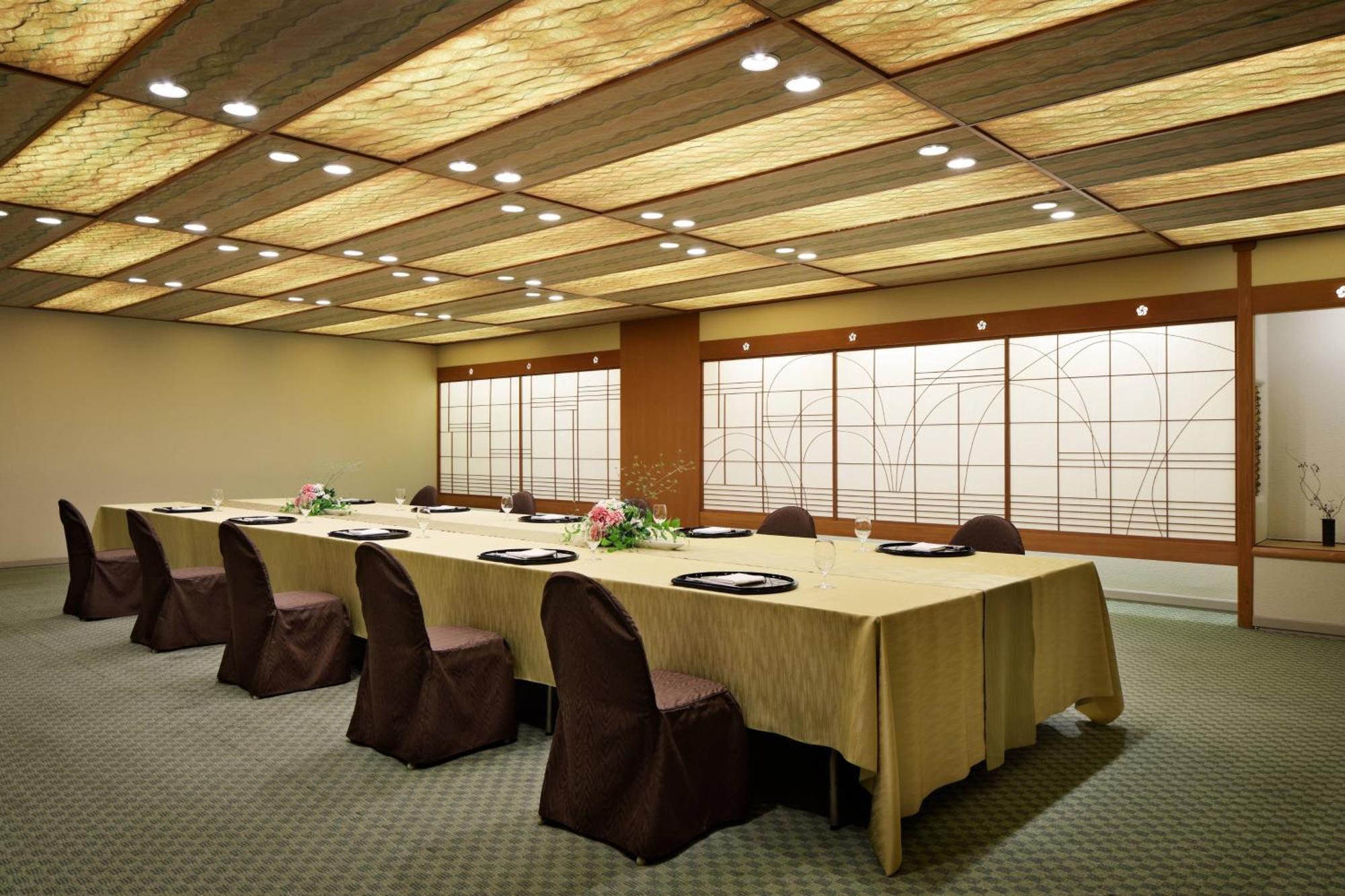 Hotel The Takaragaike, Autograph Collection Kyōto